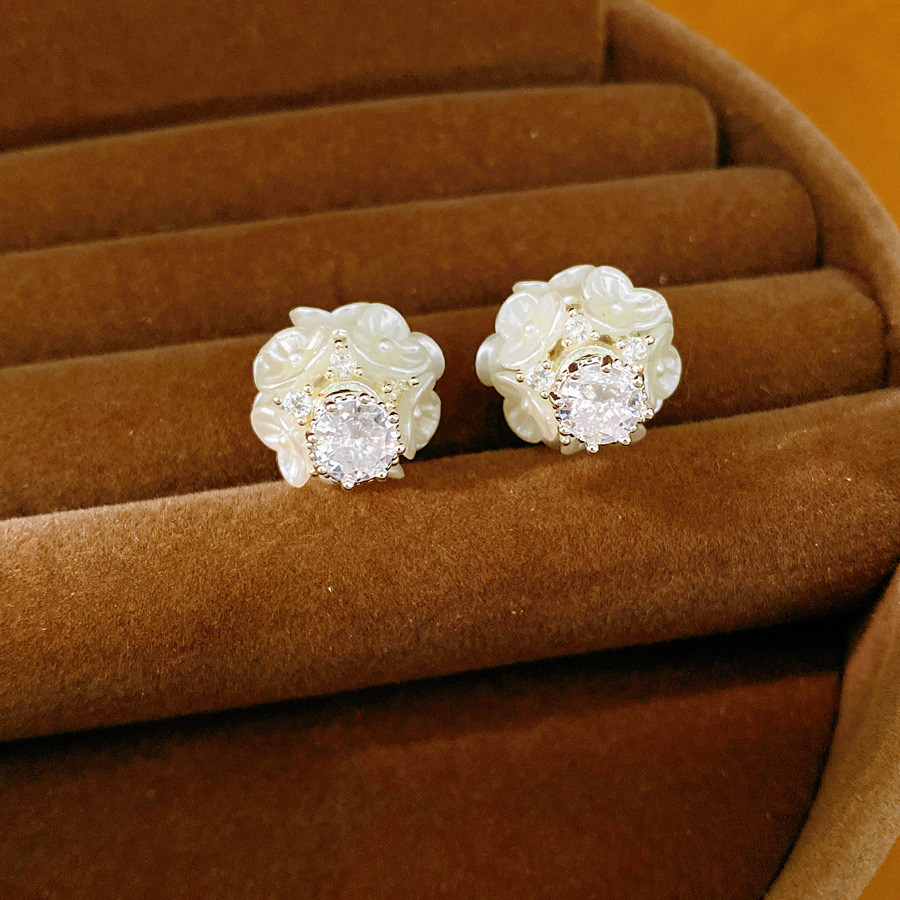 DOO MEI Two Way Wear Zircon Fl - Cluster Stud Ear recension och pris