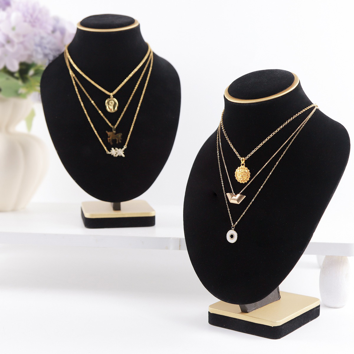 Body Black Velvet Jewelry Bust - Body Jewelry In Store recension och pris