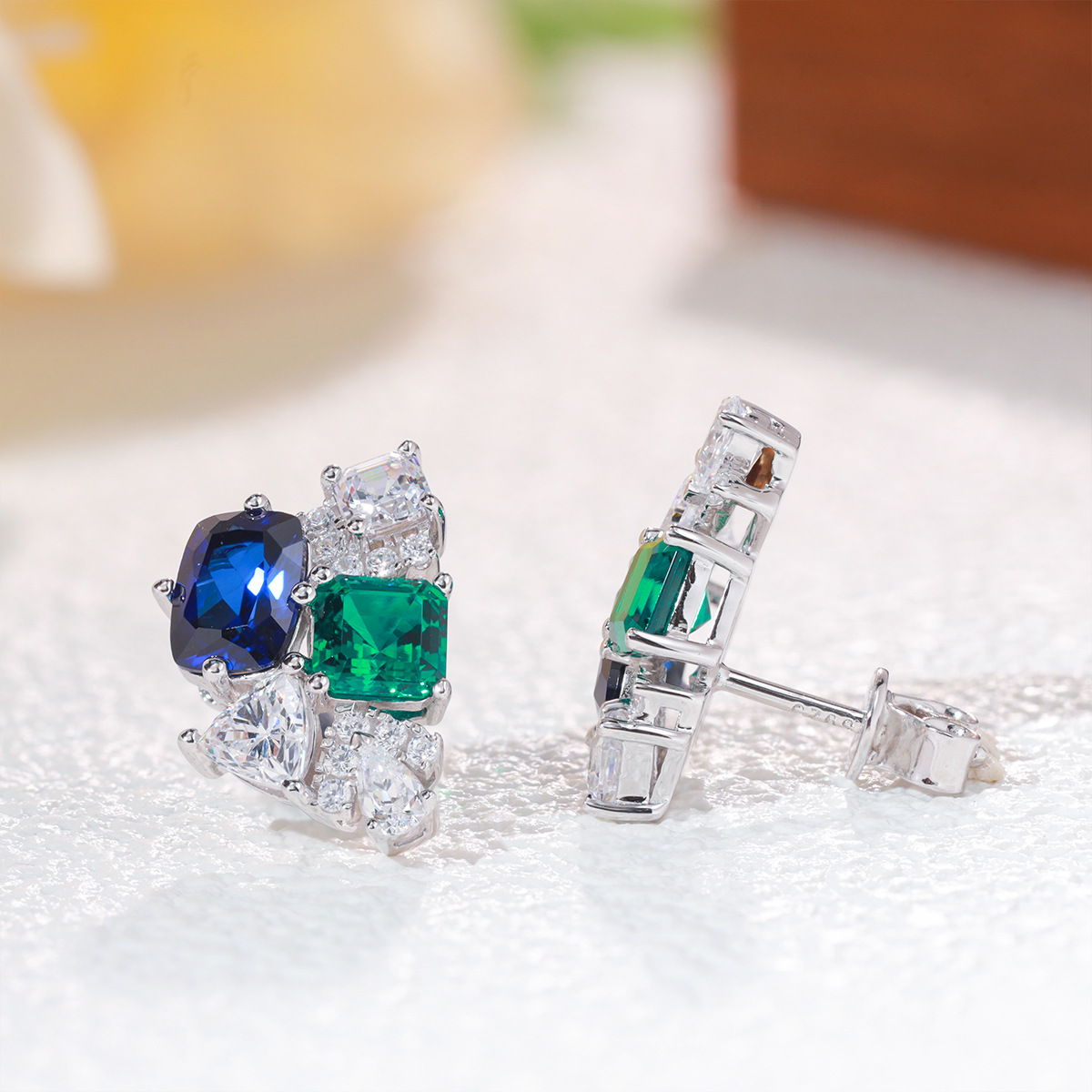 3.2cttw Lab Sapphire Emerald H - Cluster Stud Ear recension och pris