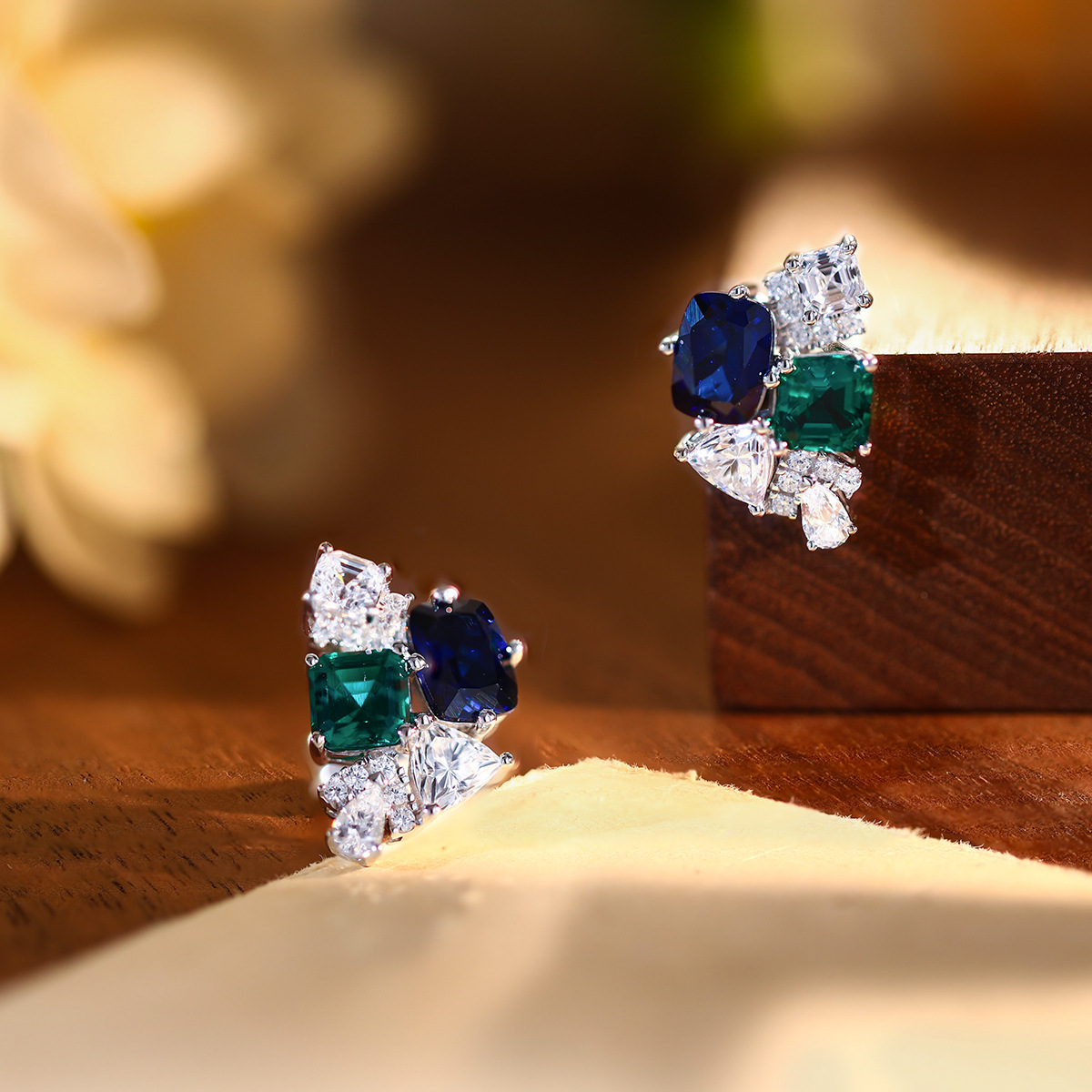 3.2cttw Lab Sapphire Emerald H - Cluster Stud Ear recension och pris