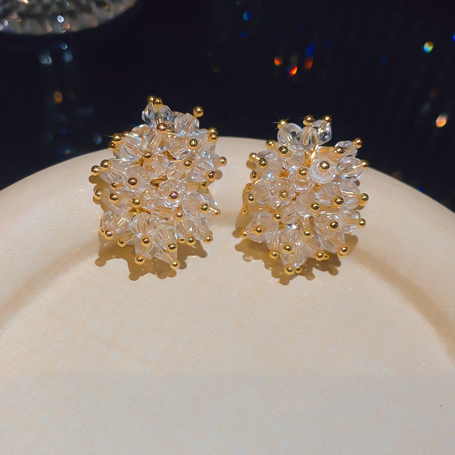 Elegant Black Beaded Cluster S - Cluster Stud Ear recension och pris