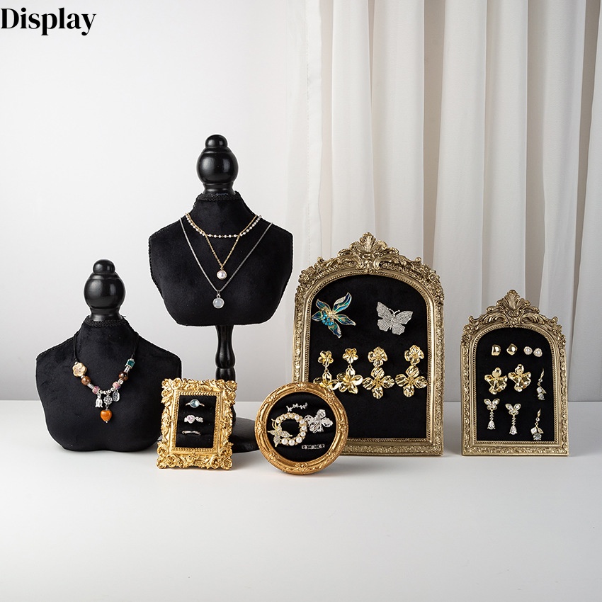 Black Velvet Bust Form Jewelry - Body Jewelry In Store recension och pris